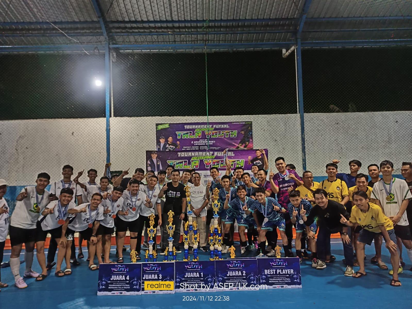 Cawabup Haji Zazuli menutup secara resmi turnamen futsal. Foto: Asep/lenterakalimantan.com