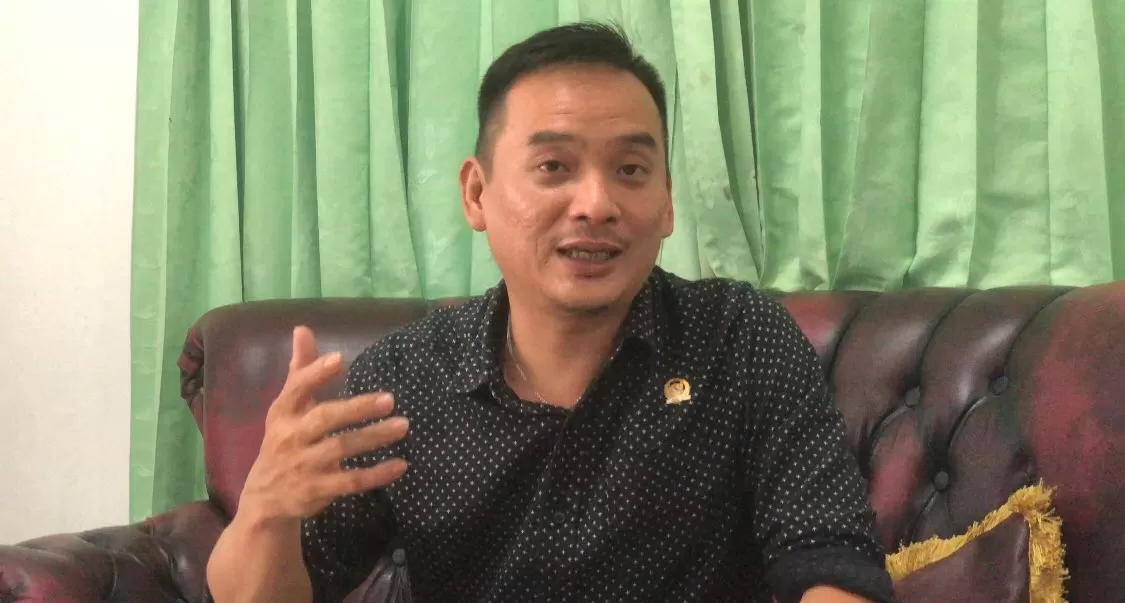 Abu Suwandi, Ketua Komisi II DPRD Kotabaru berikan apresiasi kepada seluruh unsur petugas dalam pelaksanaan Pilkada Kotabaru 2024. Foto: Sekwan DPRD Kotabaru