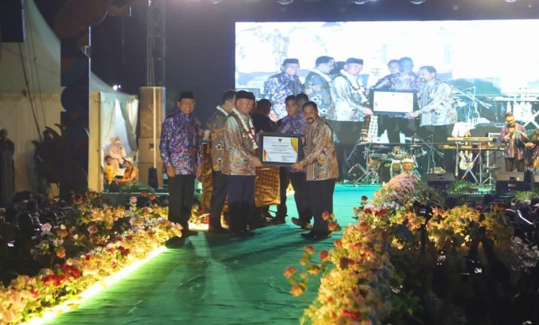 Pemerintah Kabupaten (Pemkab) Tanah Laut (Tala) sukses menggelar malam puncak peringatan Hari Jadi ke-59 Kabupaten Tala di halaman Stadion Pertasi Kencana Pelaihari pada Jumat (6/12/2024). Foto: Diskominfo Tala