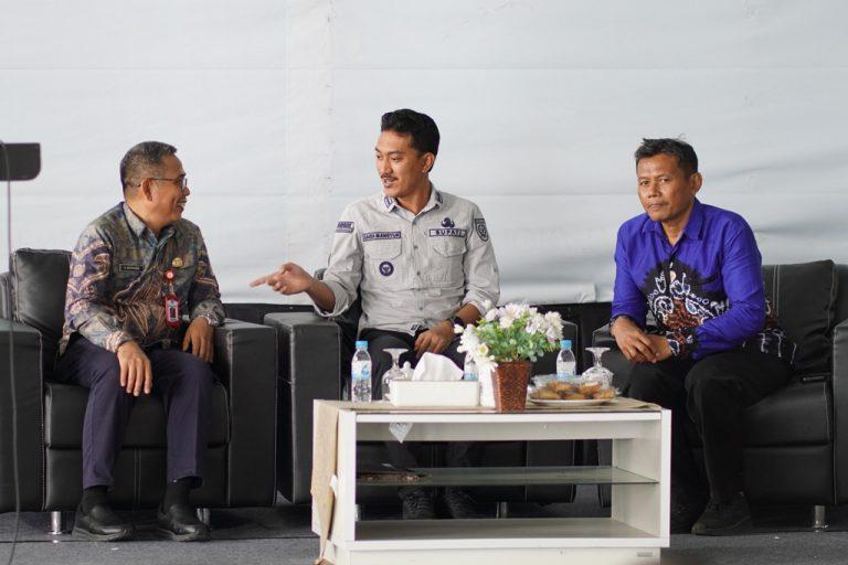 Bupati Banjar H Saidi Mansyur membuka resmi kegiatan Rapat Koordinasi Masterplan Pengelolaan Sampah Melalui Jakstrada Kabupaten Banjar, di Bukit Bintang Park and Resort, Desa Padang Panjang Kecamatan Karang Intan, Sabtu (7/12/2024) pagi. Foto: Pemkab Banjar