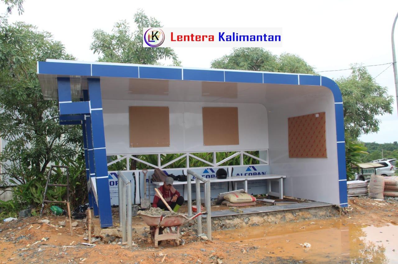 Halte bus Lakatan di depan RSUD Hadji Boejasin. Foto: Asep/lenterakalimantan.com