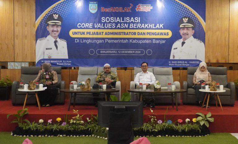 Wakil Bupati Banjar Habib Idrus Al Habsyi saat membuka Sosialisasi Core Values ASN BerAKHLAK (Berorientasi,Akuntabel, Kompeten, Harmonis, Loyal, Adaptif dan Kolaboratif) bagi Pejabat Administrator dan Pengawas lingkup Pemkab Banjar, di Hotel Fave, Banjarbaru, Kamis (12/12/2024) pagi. Foto: Pemkab Banjar