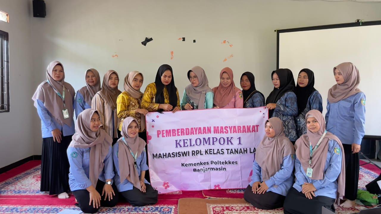 Kegiatan Pengabdian Masyarakat dengan kegiatan Pemberdayaan Masyarakat di Desa Ujung Kec.Bati-Bati