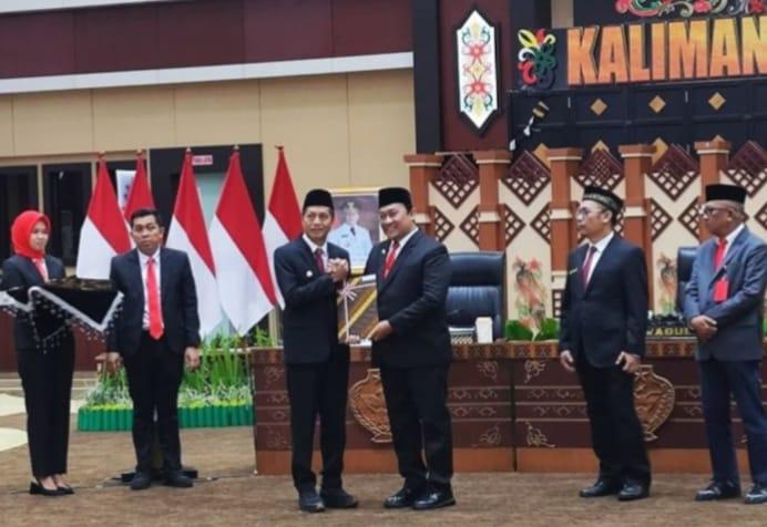 Pj Bupati Barut, Drs Muhlis terima DIPA dan alokasi TKD tahun anggaran 2025, Rabu (11/12/2024). Foto: Humas Barut