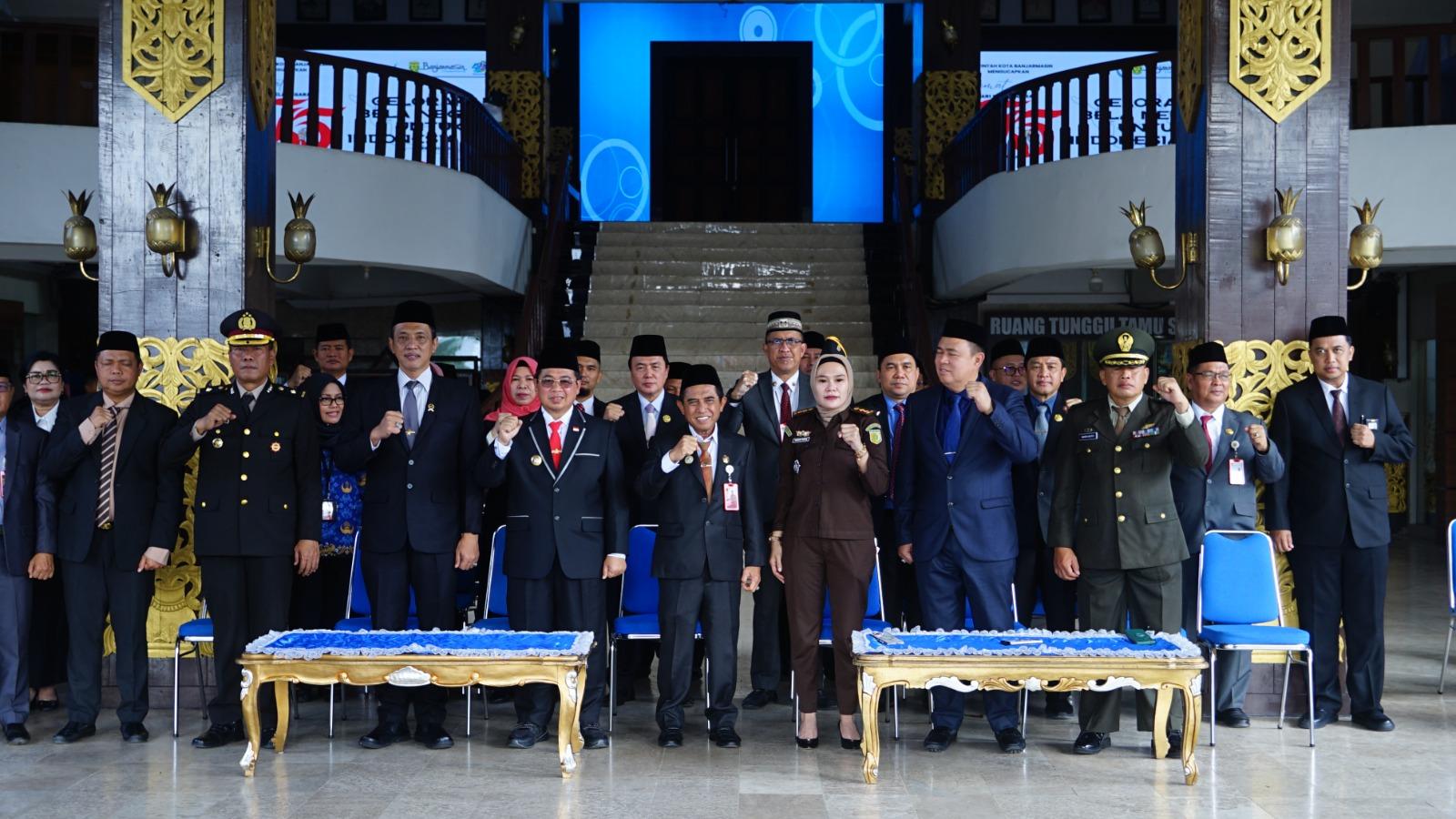 Pemerintah Kota (Pemko) Banjarmasin menggelar Apel Peringatan Hari Bela Negara Ke-76 Tahun 2024 yang mengusung tema Gelorakan Bela Negara Untuk Indonesia Maju, di Halaman Balaikota setempat, Kamis (19/12/2024). Foto: Pemko Banjarmasin