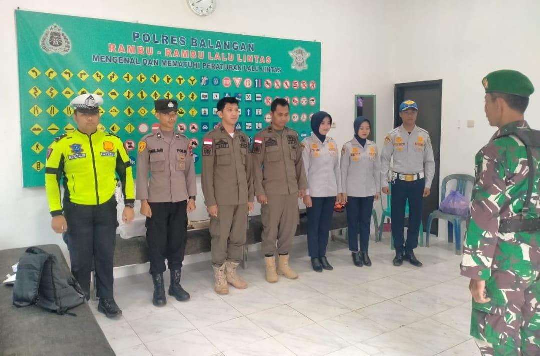 Sejumlah instansi yang berpartisipasi dalam posko Nataru, antara lain Dishub, TNI, Polri, Satpol PP dan BPBD Balangan. Foto: Humas Polres Balangan