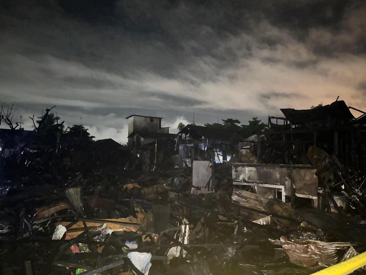 Puluhan rumah luluh lantak akibat kebakaran di Gang Nurdin RT. 55 RW. 04, Kelurahan Pelambuan, Kecamatan Banjarmasin Barat, Jum'at (27/12/2024). Foto: DPKP Kota Banjarmasin
