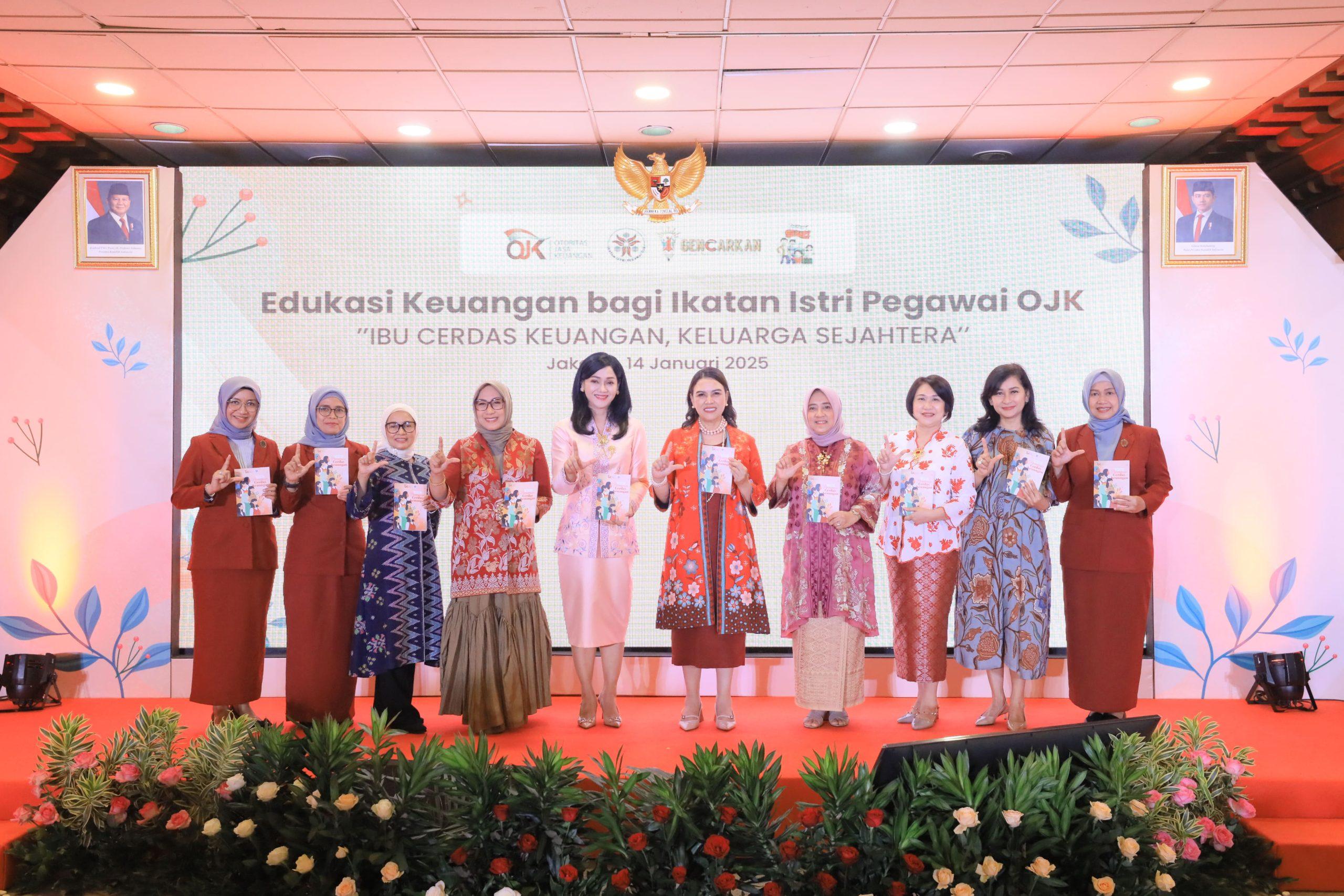 IIPOJK Rilis Buku Saku Perempuan Cerdas Keuangan. Foto: OJK
