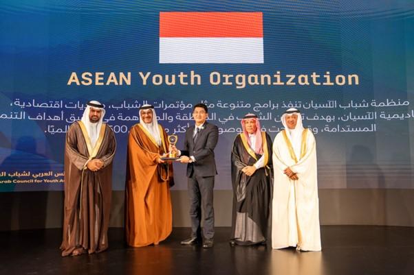 Pemuda Indonesia, Senjaya Mulia raih penghargaan Internasional dari kerajaan Bahrain, Selasa (1/10/2024). Foto: Istimewa