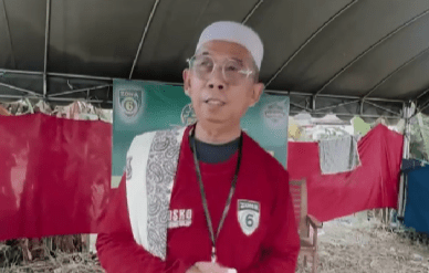 KH Abdul Hadi Arsyad saat berada di sebuah rest area. Foto: Istimewa