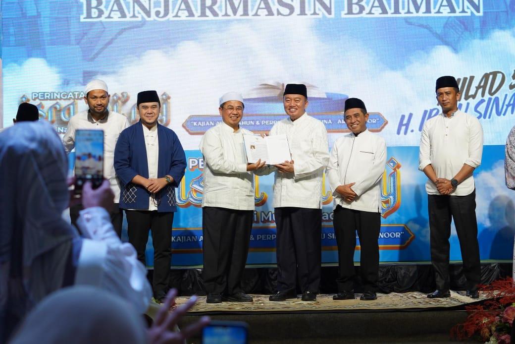 Walikota Banjarmasin H Ibnu Sina, didampingi Wakil Walikota H Arifin Noor bersama Ketua TP-PKK Hj Siti Wasilah dan Wakilnya Hj Hardiyanti menggelar pengajian dan silaturahmi awal tahun 2025 sekaligus ajang perpisahan bagi duet kepemimpinan keduanya, Sabtu (4/1/2025). Foto: Pemko Banjarmasin