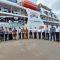 Kepala Dinas Pariwisata Kalsel, Muhammad Syarifuddin menyambut kedatangan Kapal Pesiar Coral Geographer berbendera negara Australia di terminal kedatangan Pelabuhan Trisakti Banjarmasin, Senin (6/1/2025). Foto: Pemprov Kalsel
