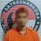 Pelaku S (29) beserta barang bukti yang diamankan di Mapolsek Banjarmasin Timur. Foto: Unit Reskrim Polsek Banjarmasin Timur