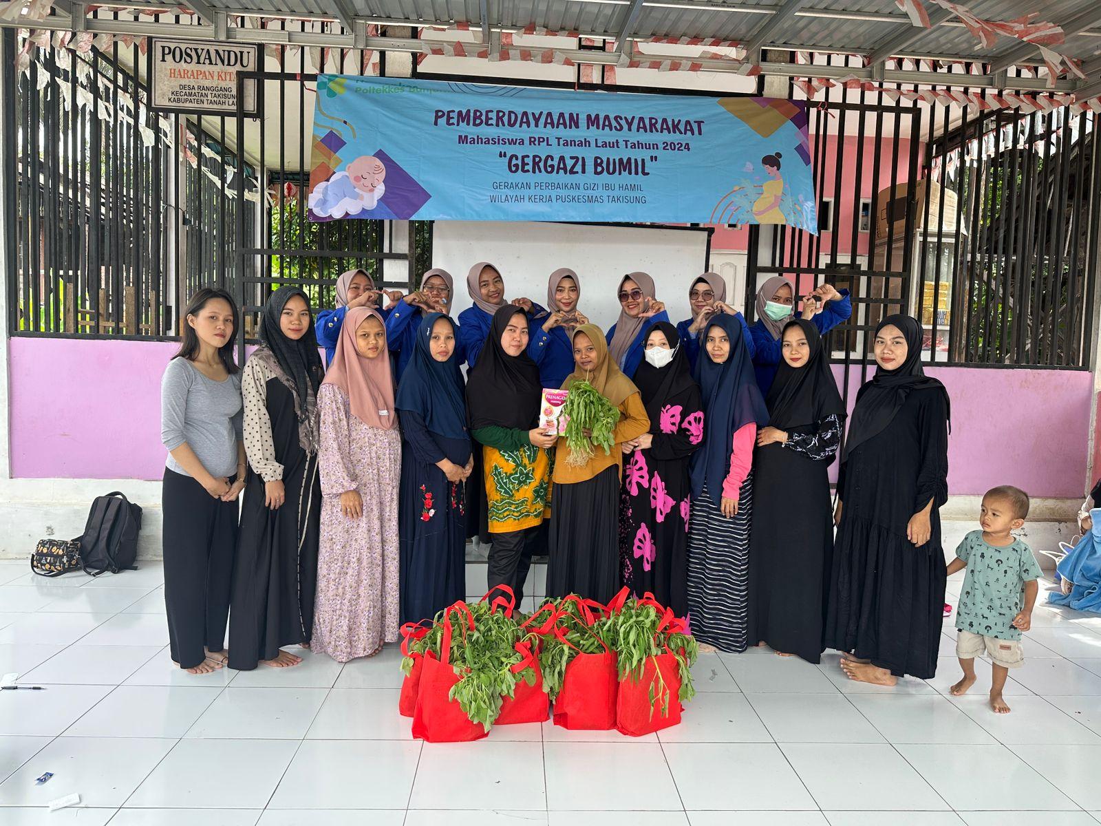 Pengabdian Mahasiswa Poltekkes Kemenkes Banjarmasin kepada Warga Ranggang Tanah Laut