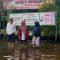 Halaman SDN Semangat Dalam 5 tergenang banjir berapa hari lalu. Foto: Muslimah untuk lenterakalimantan.com