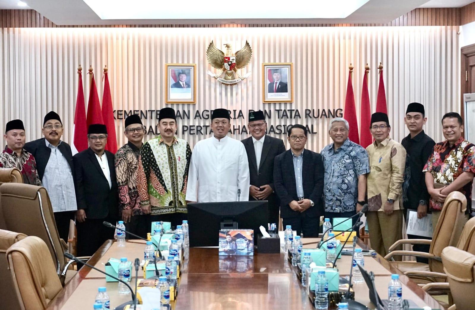 Kementerian Agraria dan Tata Ruang/Badan Pertanahan Nasional (ATR/BPN) menggelar Rapat Koordinasi dalam rangka percepatan pendaftaran tanah wakaf di seluruh Indonesia, Jum'at (10/1/2025). Foto: Humas Kementerian ATR/BPN