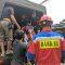 Petugas piket DPKP Banjar regu Pleton 2 evakuasi warga terdampak banjir, Kamis (30/1/2025). Foto: DPKP Banjar