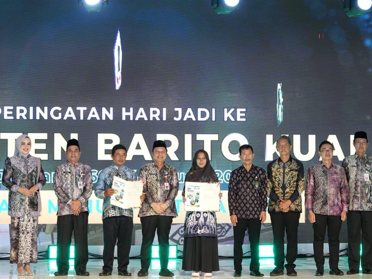 Peringatan Hari Jadi (Harjad) ke-65 Kabupaten Barito Kuala (Batola) yang digelar oleh Pemerintah Kabupaten (Pemkab) Batola di Lapangan 5 Desember, Marabahan, menjadi momen istimewa tersendiri bagi seluruh lapisan masyarakat, pada rabu (8/1/2024) pagi. Foto: Adpim Kalsel