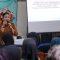 Denny Mariaty Simbolon saat memberikan materi di Kegiatan orientasi dan pembinaan, bagi 107 kader Institusi Masyarakat Pedesaan/Kota (IMP), yang berlangsung di Kecamatan Juai, Kabupaten Balangan.Foto: Windi/lenterakalimantan.com