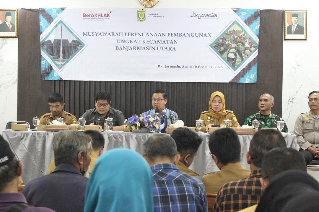 Walikota Banjarmasin Ibnu Sina memimpin Musrenbang Tingkat Kecamatan Banjarmasin Utara di aula setempat. Foto: Prokom Banjarmasin
