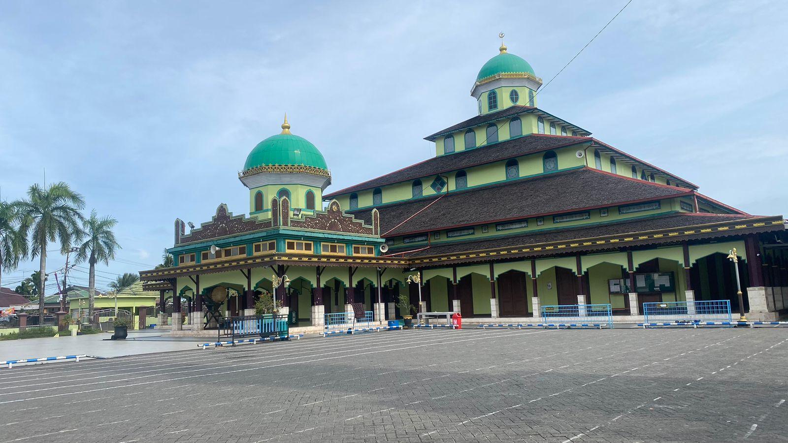 Masjid Jami Banjarmasin lokasi pelaksanaan haul ke-5 Guru Zuhdi, Selasa (11/2/2025). Foto: Riana/lenterakalimantan.com