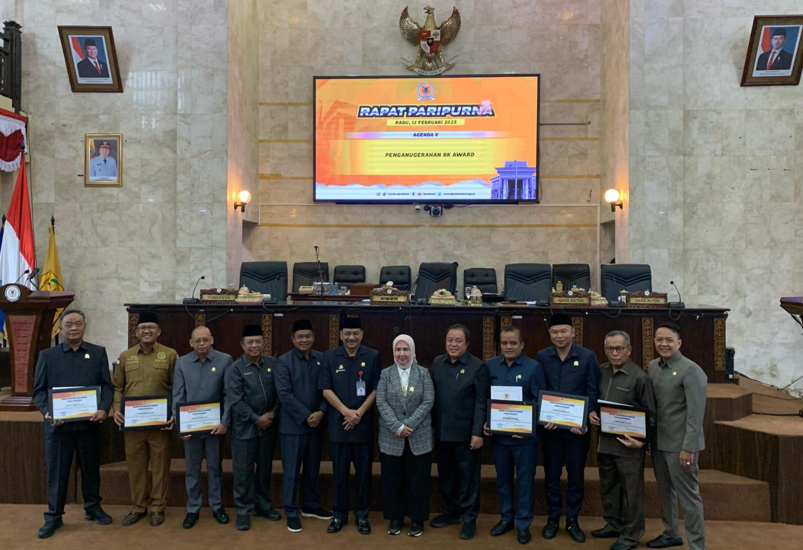 DPRD Kalimantan Selatan (Kalsel), terus berupaya meningkatkan dan memotivasi kinerja para anggotanya, satu di antaranya melalui Badan Kehormatan (BK) Award. Foto: DPRD Kalsel