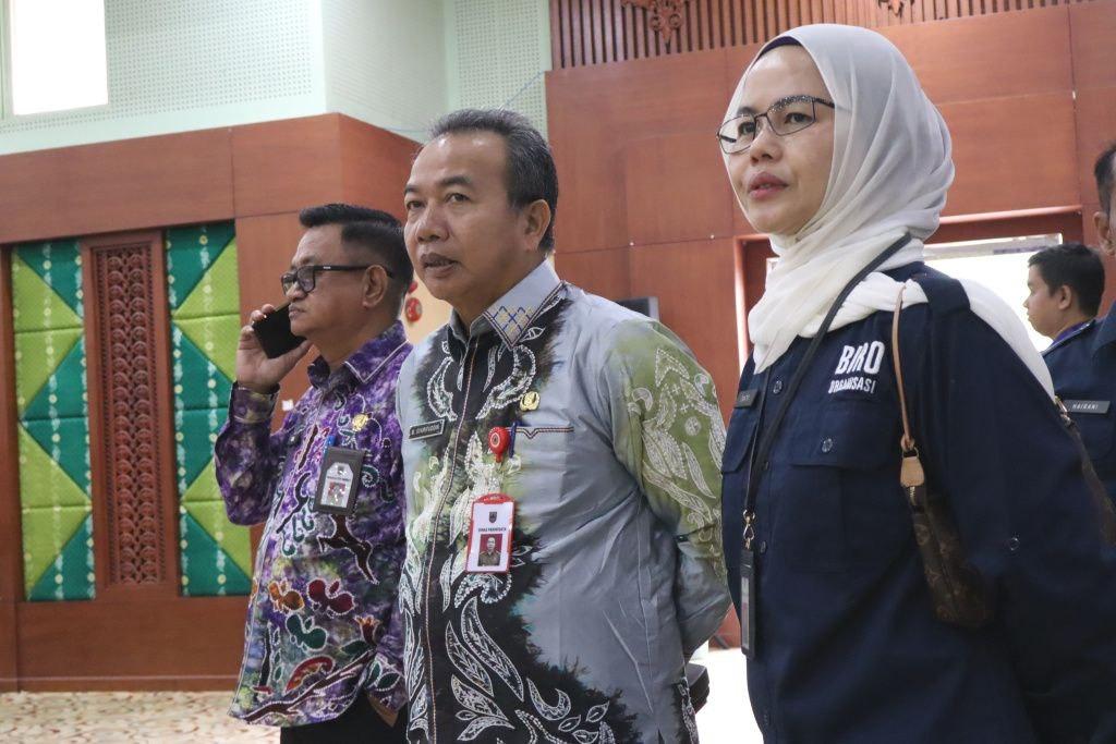 Plh Sekretaris Daerah Provinsi Kalimantan Selatan, Muhammad Syarifuddin (tengah). Foto: MC Kalsel/Fuz