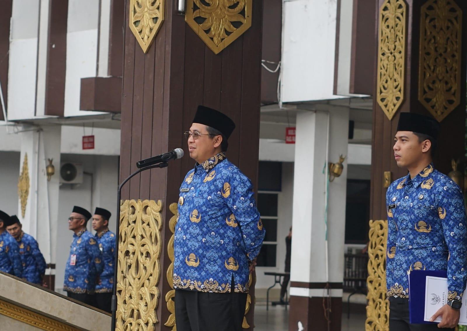 Walikota Banjaramsin, H. Ibnu Sina pimpin apel Korpri terakhir lingkup Pemko Banjarmasin, Senin (17/2/2025). Foto: Pemko Banjarmasin