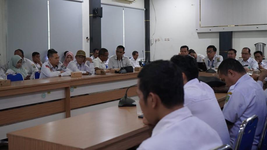 Bapperida Kabupaten Balangan, saat menggelar Rakor bersama SKPD dan Perkades, dalam upaya menindaklanjuti hasil Musrenbang kecamatan, yang berlangsung di Aula III Bapperida, Paringin Selatan, Rabu (29/2/2025). Foto: MC Balangan
