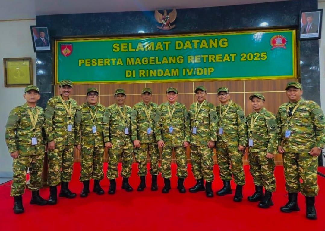 Bupati Barito Kuala, H. Bahrul Ilmi bersama kepala daerah lainnya di Akmil Magelang. Foto: Istimewa