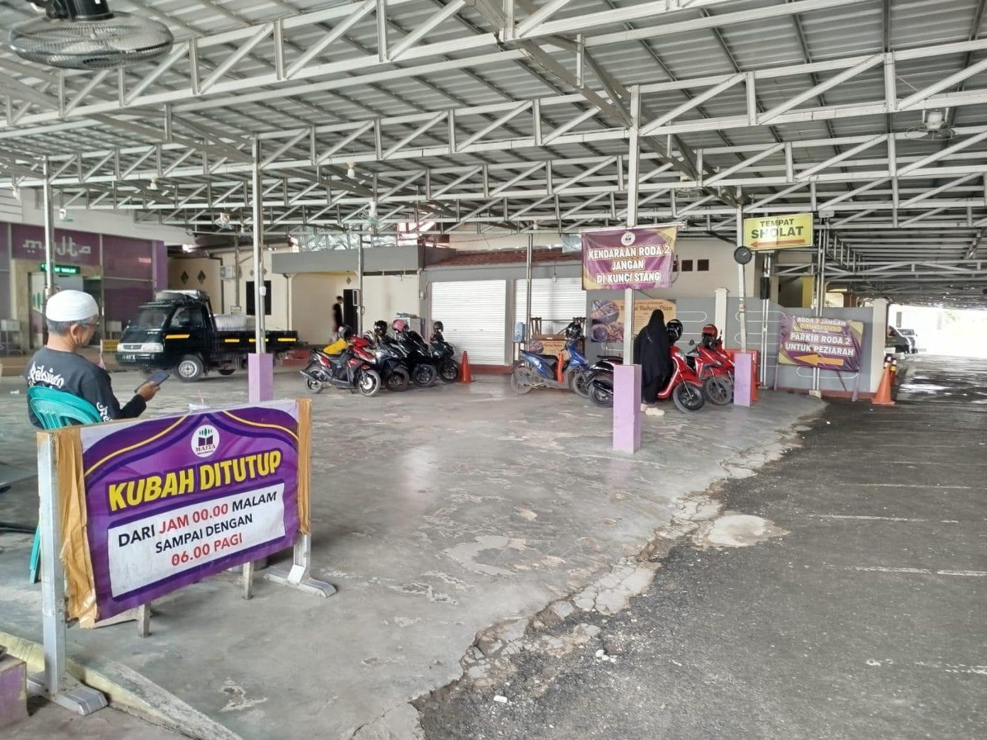 Kubah Guru Zuhdi ditutup untuk peziarah jelang haul ke-5 sang murabbi. Foto: Relawan