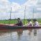 Wakil Bupati Tabalong, Habib Muhammad Taufani Alkaf meninjau lokasi budidaya padi apung menggunakan perahu mesin. Foto: JM/lenterakalimantan.com