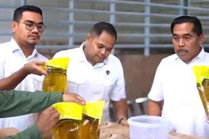 Satgas Pangan Subdit Reskrimsus Polda Kalsel lakukan pengecekan MinyaKita di pergudangan Gambut, Rabu (19/3/2025). Foto: Humas Polda Kalsel