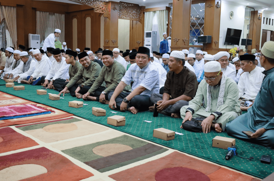 Pemerintah Kabupaten Barito Kuala (Pemkab Batola) menggelar silaturahmi bersama masyarakat dengan menggelar Buka Puasa bersama yang digelar pada Sabtu (1/3/2025). Foto: Pemkab Batola