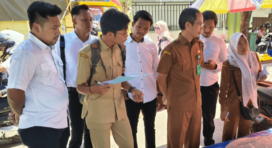 Kasat Reskrim Polres Balangan, AKP Galuh Riska Pangestu saat melakukan sidak di Pasar Paringin, Balangan. Foto: Humas Polres Balangan