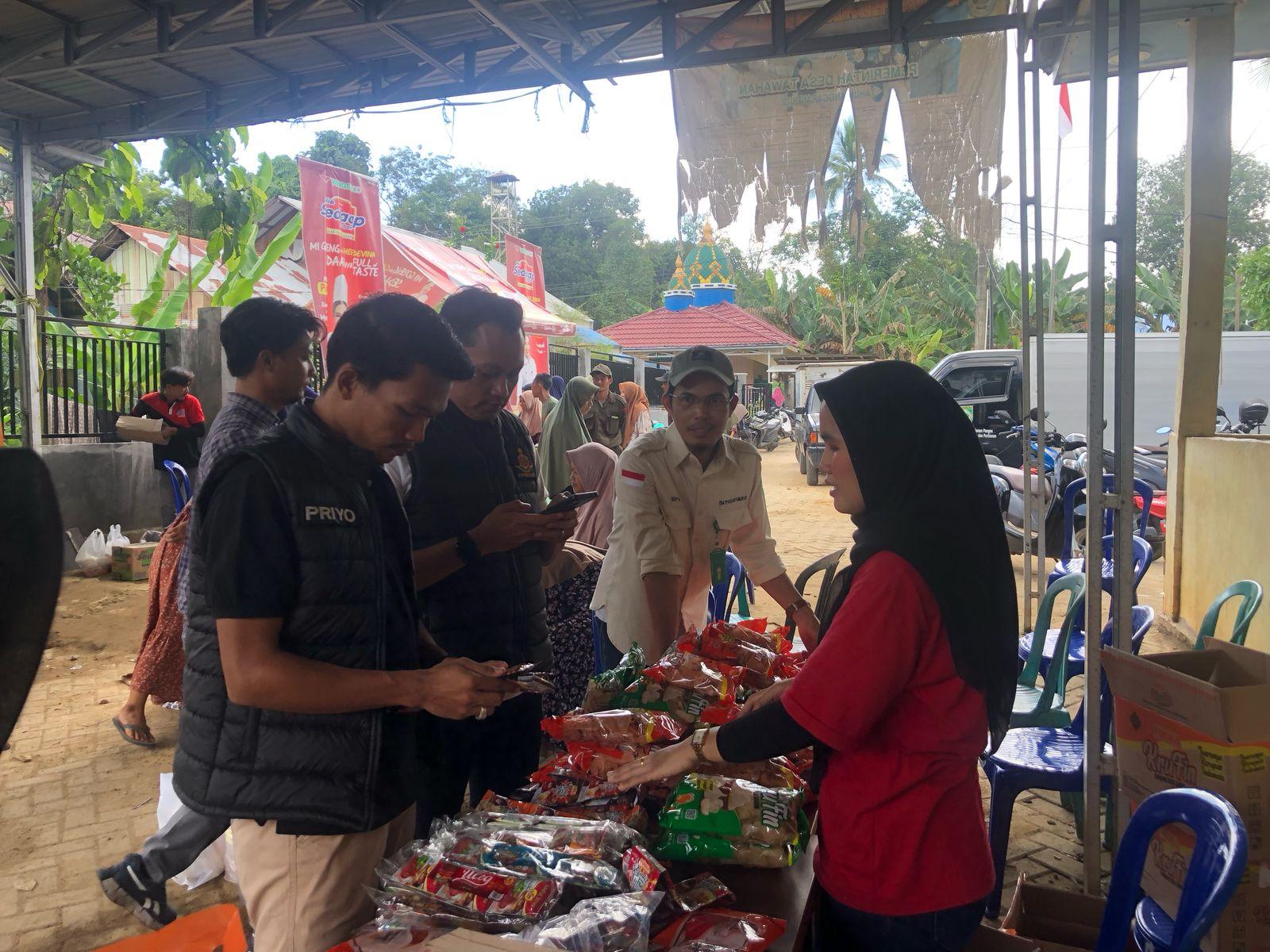 Guna menjaga stabilitas harga pangan, jajaran Polres Balangan saat melakukan Sidak di Pasar Tawahan, Kecamatan Juai. Foto: Humas Polres Balangan