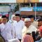 Bupati Tabalong, HM Noor Rifani didampingi wakilnya dan Camat Kelua disambut meriah oleh warga di Pasar Ramadan Kelua. Foto: JM/lenterakalimantan.com