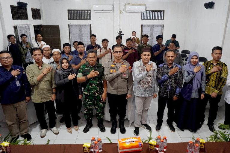 Komisi Pemilihan Umum (KPU) Banjar menggelar rapat evaluasi kehumasan bersama stakeholder dan media pasca-Pilkada dalam meningkatkan kepercayaan publik, di Aula Kantor KPU Banjar, Selasa (11/3/2025) sore. Foto: Humas KPU Banjar
