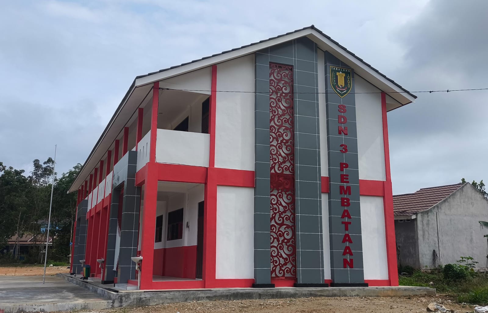 Potret bangunan SD Negeri 3 Pembataan yang sudah selesai dibangun. Foto: JM/lenterakalimantan.com