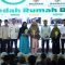 Walikota Banjarmasin beserta Ketua Baznas Banjarmasin dan jajaran lainnya berfoto bersama penerima bantuan renovasi rumah, Rabu (12/3/2025). Foto: Prokom Banjarmasin