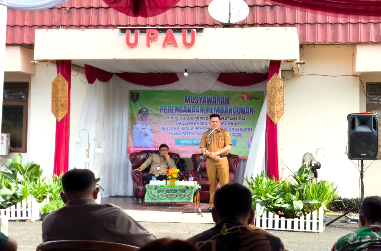 Camat Upau, Agustian ketika memberikan arahannya. Foto: JM/lenterakalimantan.com