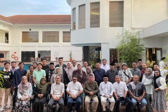 Insan pers bersama ketua organisasi wartawan . Foto: PWI Kalsel