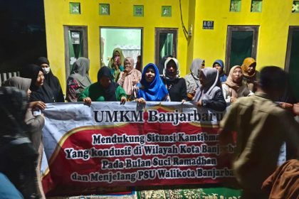 Teks foto - Ratusan penggiat UMKM mendukung situasi yang kondusif di wilayah Kota Banjarbaru pada bulan suci ramadhan dan menjelang Pemungutan Suara Ulang (PSU) Walikota dan Wakil Walikota Banjarbaru.