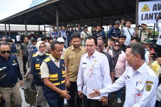Menteri ESDM Bahlil Lahadalia bertemu dengan Ketua DPRD Rival Fachruri, Asisten II Sekretaris Daerah Kota (Setdako) Banjarmasin, Taufik Rivani serta Asisten III Setdako M Makhmud pada Rabu (19/03/2025). Foto: Prokom Banjarmasin