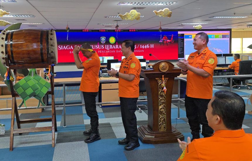 Marsekal Madya TNI, Muhammad Syafii Secara simbolis buka Siaga Khusus Lebaran 2025. Foto: Basarnas