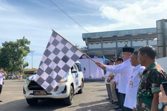 Bupati didampingi Wakil Bupati Tala melepas armada bus mudik gratis. Foto: Asep/lenterakalimantan.com