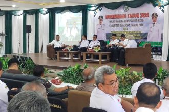 Bupati Balangan, Abdul Hadi, saat memberikan paparan tentang rencana kerja kedepan pemerintah daerah, pada kegiatan Musrenbang 2025, di Aula Mayang Maurai, Garuda Maharam, Paringin, Balangan, Rabu (26/3/2025). Foto: Windi/lenterakalimantan.com