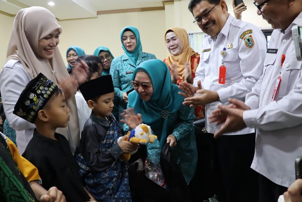 Dinkes-TP PKK Kalsel Gelar Sunatan Massal. Foto: MC Kalsel