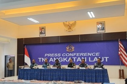 Konferensi pers Dandenpomal Lanal Banjarmasin, Mayor Laut (PM) Saji Wardoyo, terkait motif pembunuhan terhadap wartawati di Banjarbaru, Juwita yang dilakukan oleh oknum TNI AL bernama Jumran. Foto: Istimewa