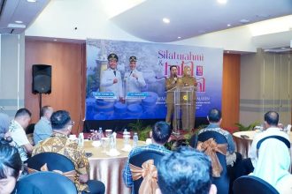 Walikota dan Wakil Walikota Banjarmasin bertemu dengan para wajib pajak di acara Silaturahmi dan Halal Bihalal, Selasa (15/4/2025). Foto: Prokom Banjarmasin